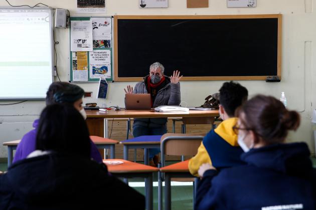 Covid, docenti sospesi perché non vaccinati tornano a scuola a settembre: il dietrofront del ministero