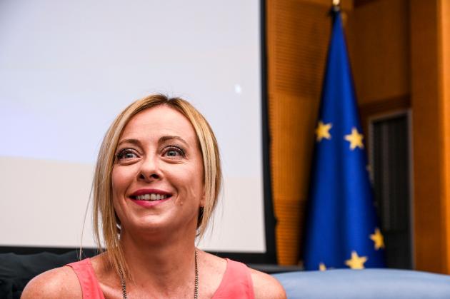 Ultimi sondaggi politici: cdx vicino al 50%, sale il Pd, M5s a rischio figuraccia