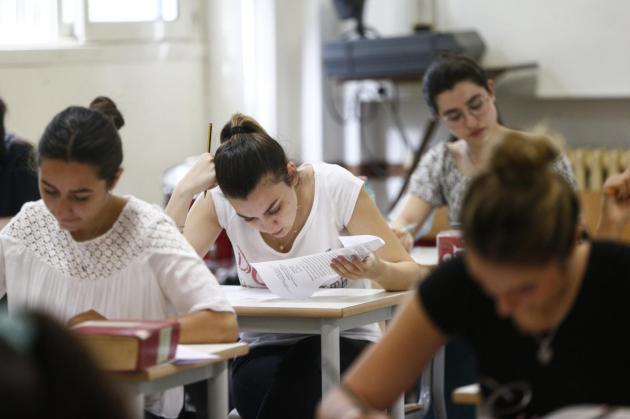 Scuola, a settembre addio a Dad, distanziamento e mascherine: la fine delle regole anti-Covid
