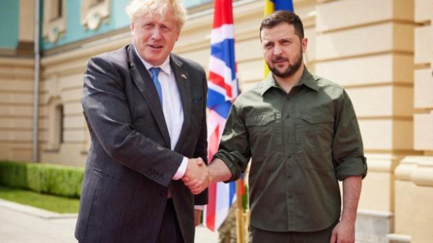 Ucraina: visita a sorpresa di Boris Johnson a Kiev per la festa d’indipendenza ucraina. “45 milioni in aiuti”