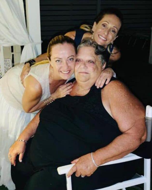 Meloni e la foto della mamma che soffre di obesità. "Come posso odiare chi amo di più al mondo?