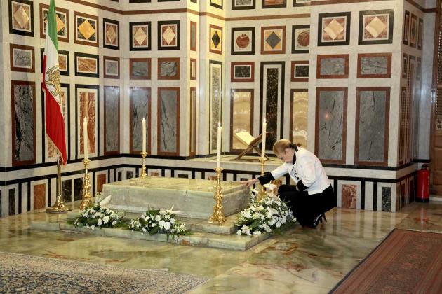 Iran, l'imperatrice Farah Pahlavi: "Il ritorno della libertà nel Paese è la nostra aspirazione"