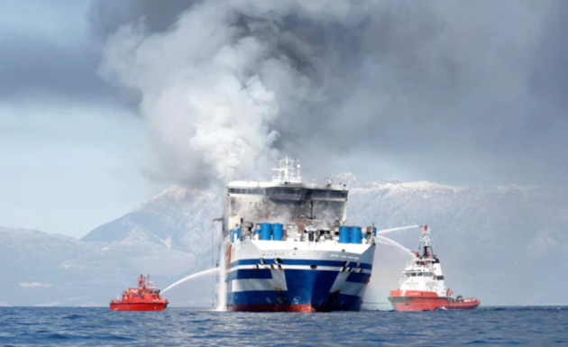 Svezia: incendio su traghetto con 300 passeggeri: "Ho visto il fumo salire dai fianchi della nave"