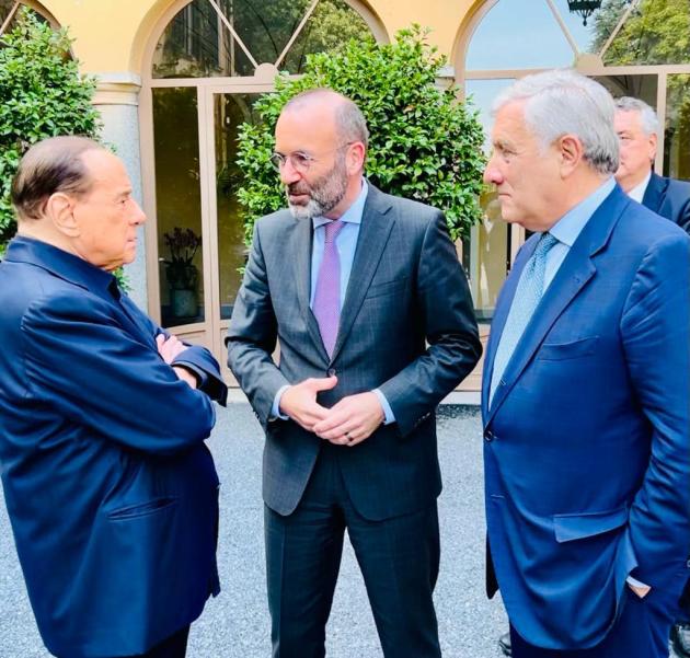 Incontro Berlusconi-Weber (Ppe) ad Arcore: sul tavolo le elezioni politiche e la crisi energetica