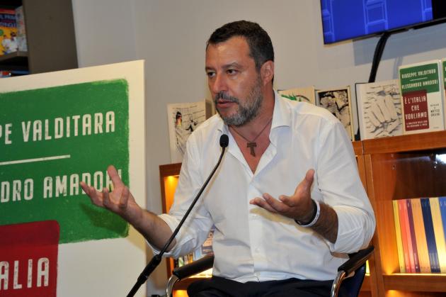 Elezioni, Salvini: "Se togliamo il reddito di cittadinanza ai furbetti ci paghiamo due quota 41"