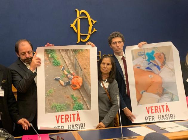 Roma, rom sordomuto vola dalla finestra dopo un controllo della polizia. È in coma. I familiari: “Lo hanno buttato giù”