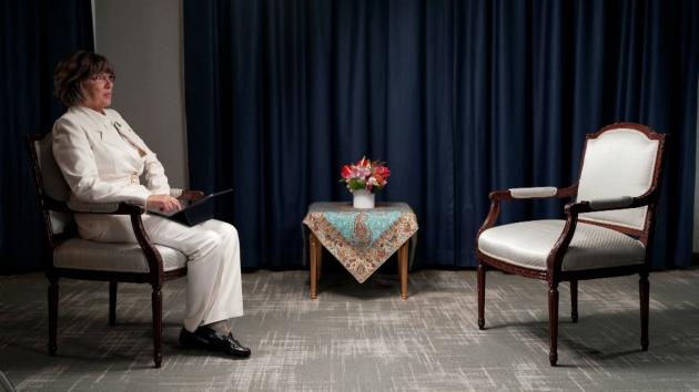 Christiane Amanpour non indossa il velo: Raisi cancella l’intervista negli Usa