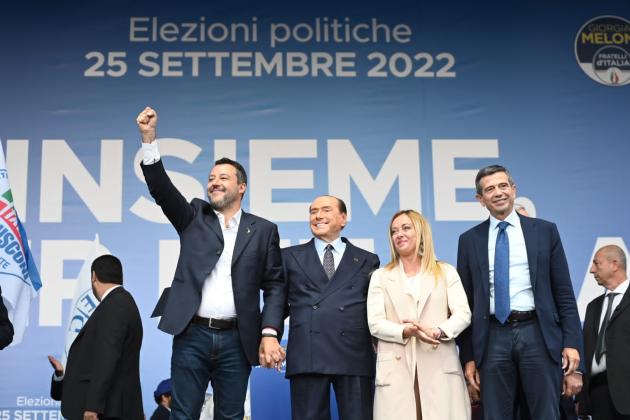 Elezioni, centrodestra a piazza del Popolo chiude campagna elettorale. Berlusconi: "Siamo la vera maggioranza del Paese"