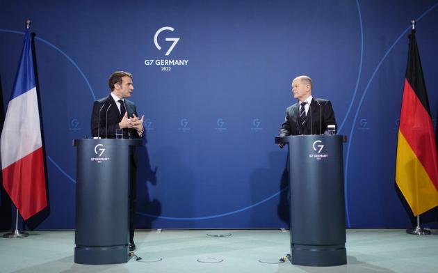 Ue, la crisi energetica incrina l’asse franco-tedesco: Scholz vuole un nuovo gasdotto, Macron no 