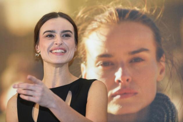Elezioni, Kasia Smutniak: “Oggi indietro di un secolo”. L'attrice difende diritto all'aborto ma in realtà evoca il periodo fascista 