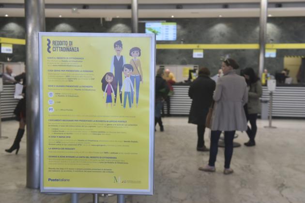 Reddito di cittadinanza, Centrodestra pronto a modificarlo: via a chi rifiuta la prima offerta di lavoro. Ma a votarlo era stato Salvini