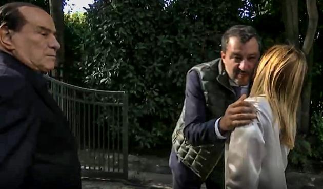 Nuovo governo, Giorgia Meloni preoccupata dalla sfuriata di Draghi e dagli alleati che vogliono presentarsi alle consultazioni da Mattarella separatamente - ESCLUSIVA