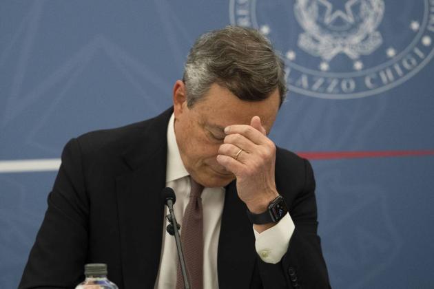 Caro energia, dopo Csc anche Fmi boccia “la pace o i condizionatori” di Draghi: nel 2023 Pil italiano a -0,2%