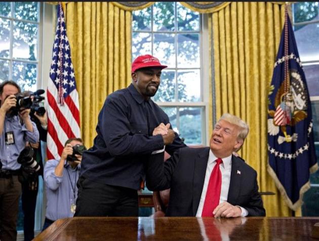 L'ultima follia di Kanye West: comprerà Parler, il social network della destra Usa