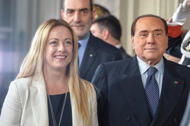Meloni-Berlusconi, oggi l'incontro dopo le frizioni: sul tavolo il nuovo Governo, l'elezione di La Russa al Senato e il caso Ronzulli