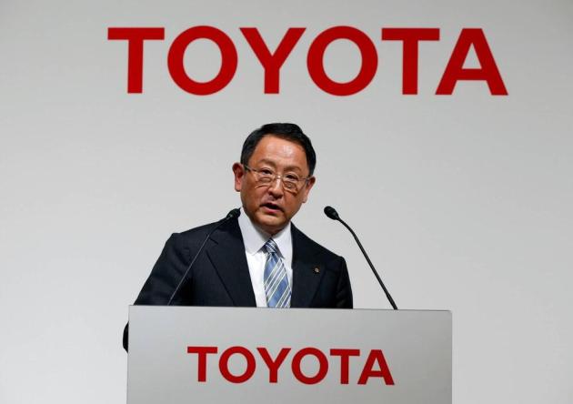 Auto elettriche, il presidente di Toyota, Toyoda: "Finalmente la gente sta aprendo gli occhi. Ci sono altri modi per abbattere CO2"