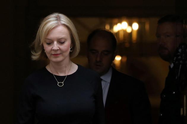 Uk, ministro Hunt: “Annulleremo piano fiscale di Truss”. Premier al capolinea? Pronti Sunak o Mordaunt