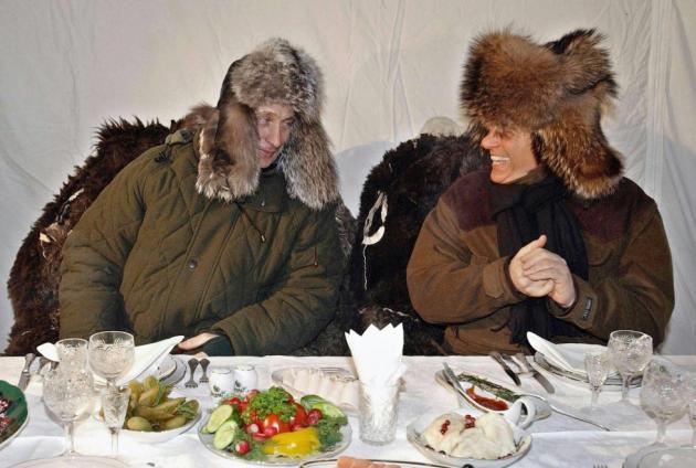 Berlusconi-Putin, la Commissione Ue “indaga” sulla vodka in regalo dalla Russia: “Importazioni vietate”
