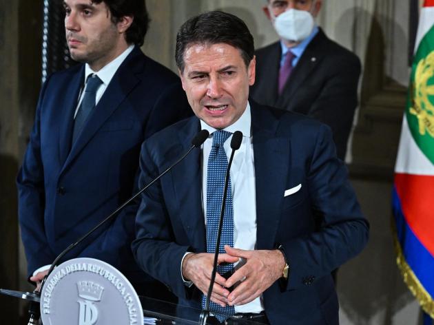 Consultazioni, la contraddizione di Conte (M5s): “Governo sia euratlantico ma non invii armi all’Ucraina”