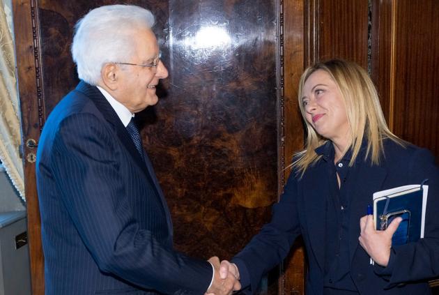 L'"assordante silenzio" di Giorgia Meloni sul Trattato del Quirinale: scende il gelo tra Palazzo Chigi e Colle