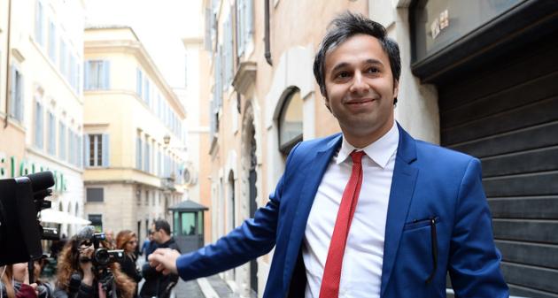 Impegno civico, Sergio Battelli apre un chiringuito a Barcellona: “Lo chiamerò Montecitorio beach”. Di Maio cameriere? 