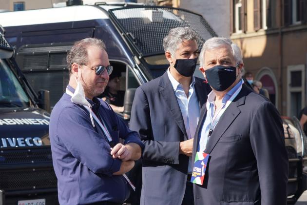 Governo, Mulè: "Tajani e Bernini riflettano se mantenere cariche in Forza Italia". Prime frizioni nel partito