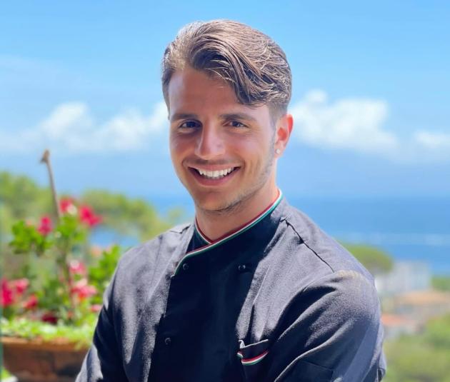 Mattia Improta:il giovane chef con lapassione per la moda che  fa impazzire le telespettatrici del programma della Clerici. “E’ sempre mezzogiorno”.