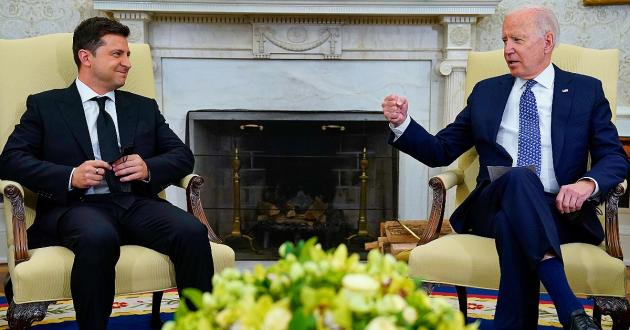 Guerra Ucraina, Zelensky continua a chiedere armi e Biden sbotta al telefono: “Mostra gratitudine”