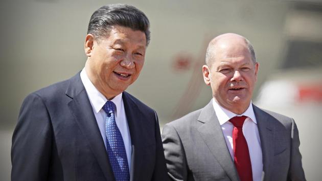 Germania, Scholz sempre più filo-cinese: sarà il primo leader Ue a incontrare Xi dopo la rielezione nel Pcc