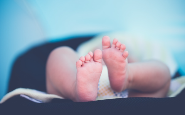 Pellaro, soffoca figli partoriti e li nasconde in armadio: 25enne arrestata per omicidio e occultamento cadavere, compagno accusato di favoreggiamento
