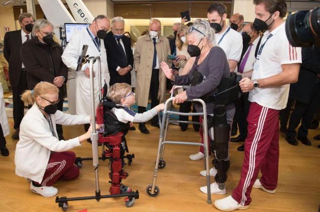 Atlas, il meraviglioso esoscheletro tecnologico che farà camminare i bambini disabili