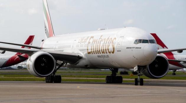 Boeing 777 Emirates, torna in Grecia dalla Sardegna per pericolo "passeggero sospetto": allarme rientrato