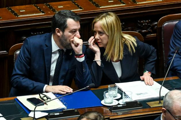 Migranti, Parigi attacca Meloni: "Grande perdente". Salvini: "Pronti al pugno duro sugli sbarchi"