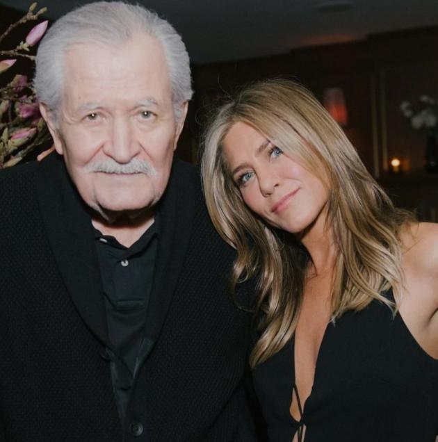 Addio a John Aniston, morto a 89 anni l'attore e star di soap opera padre di Jennifer