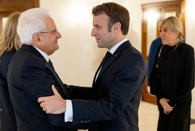 Macron-Mattarella, l&rsquo;asse Italia-Francia che irrita Giorgia Meloni - RETROSCENA -