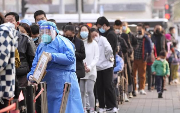 Covid, persino la Cina sta abbandonano la linea dura su restrizioni e lockdwon