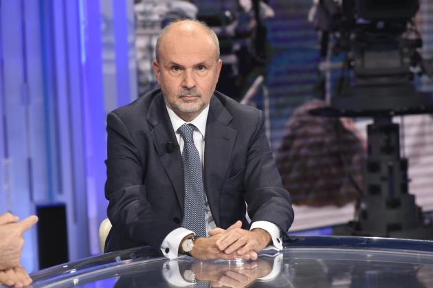 Covid, il ministro della Salute Schillaci: "Positivi asintomatici al lavoro dopo 4 o 5 giorni"