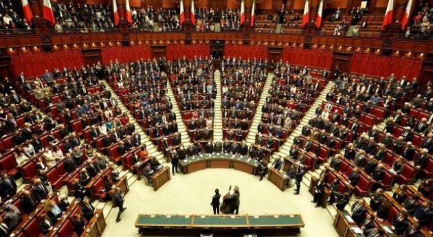 Camera, tagliati i deputati ma non i costi: a Montecitorio fondi pubblici per 943 milioni di euro all’anno