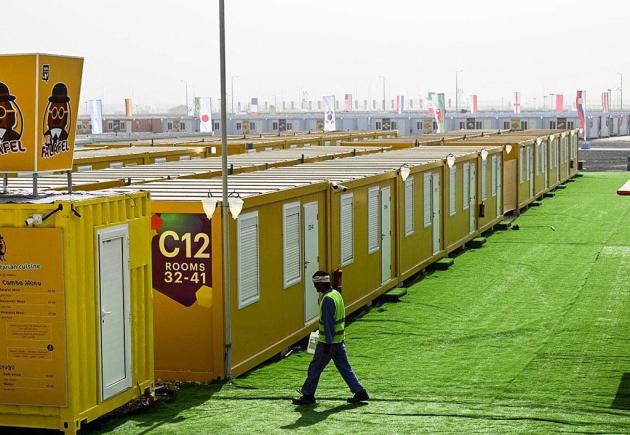 Mondiali calcio in Qatar, dormitori horror per i tifosi stranieri