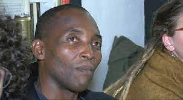 Soumahoro, suocera e moglie gridano alla manipolazione: “Lui è estraneo ai fatti, lo vogliono affossare”