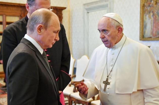 Guerra Ucraina, il Papa: “L’invasore è la Russia”. Replica di Mosca: “Perversione della verità”