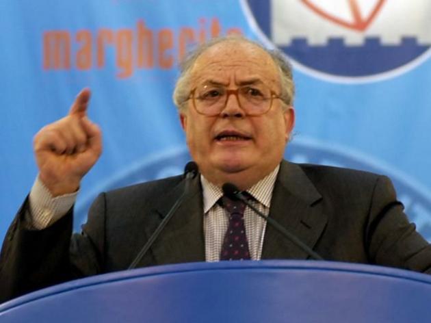  Gerardo Bianco, morto a 91 anni lo storico esponente della DC: fu ministro dell'Istruzione con Andreotti