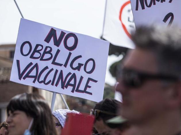 Covid, Schillaci: "Mai più obbligo vaccinale. Il Paese ha altre emergenze"