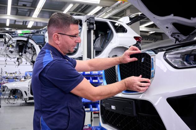 Il Gruppo BMW avvia la produzione di un modello a idrogeno