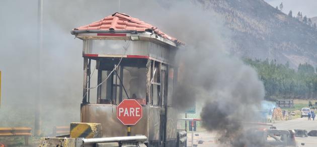 Proteste in Perù, 4 italiane bloccate su autobus per rivolte anti-governative: mobilitata l’ambasciata di Lima