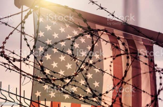 Usa, la Corte Suprema conferma la misura Trump: blocco dei migranti alla frontiera con il Messico