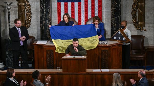 Zelensky al Congresso Usa: "La vostra non è beneficenza, ma un investimento"