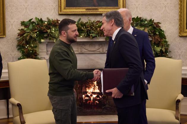 Zelensky, ipotesi proposta di pace presentata negli Usa. Blinken: "Un buon inizio"