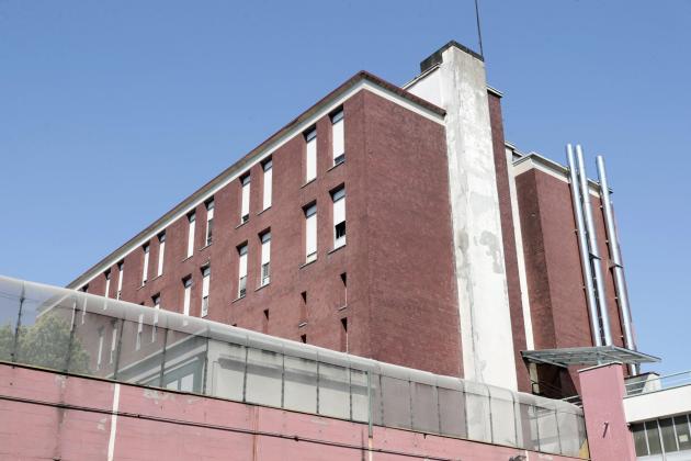 Milano, 7 detenuti scappano dal carcere minorile Beccaria, 2 ripresi. Fiamme nelle celle, 4 agenti intossicati