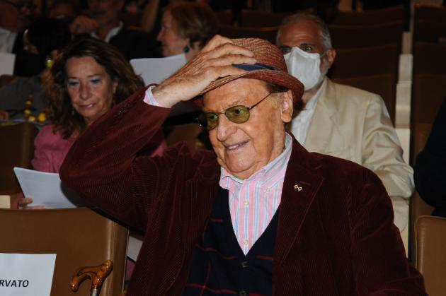 Renzo Arbore malattia, età, salute: come sta davvero il cantante - ULTIME NEWS